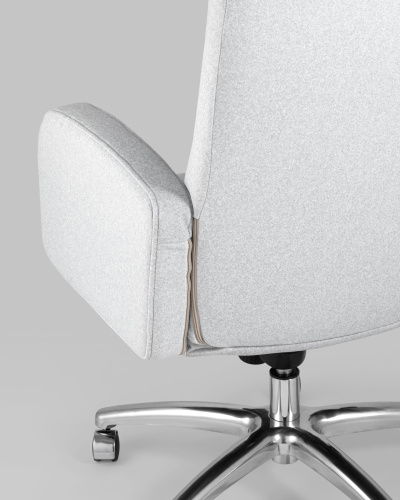 Кресло руководителя Лестер микровелюр светло-серый. Фото №8